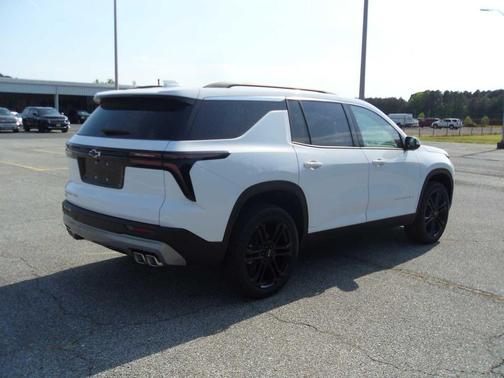 Summit White 2026 Chevrolet Traverse LT