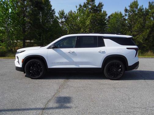 Summit White 2026 Chevrolet Traverse LT