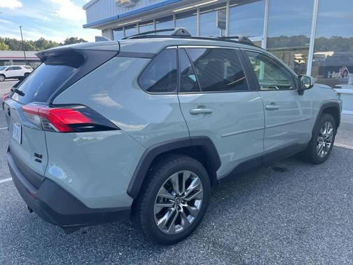 2022 Toyota RAV4 XLE Premium