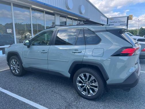 2022 Toyota RAV4 XLE Premium