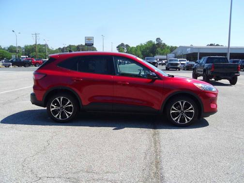Rapid Red Tinted 2022 Ford Escape SE