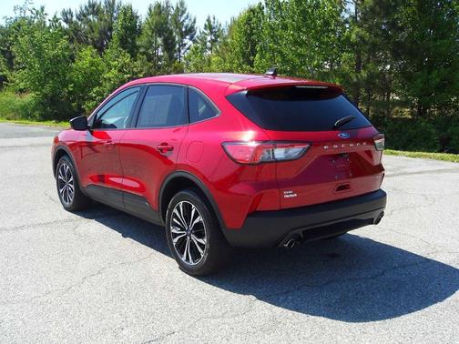 Rapid Red Tinted 2022 Ford Escape SE