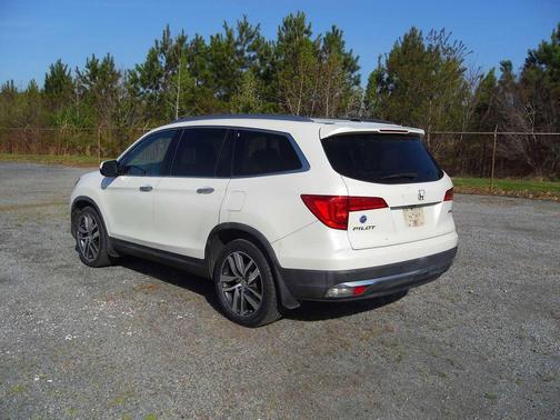 White Diamond Pearl 2016 Honda Pilot Touring