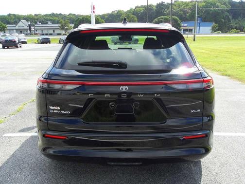 2025 Toyota Crown Signia XLE