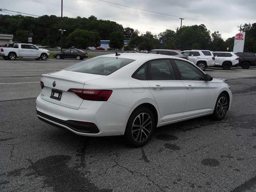 Pure White 2024 Volkswagen Jetta 1.5T Sport