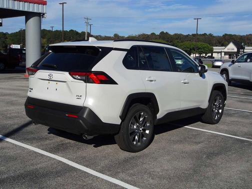 2025 Toyota RAV4 XLE Premium