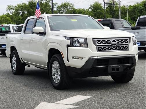 2024 Nissan Frontier SV