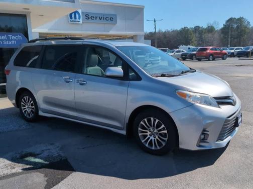 2018 Toyota Sienna XLE