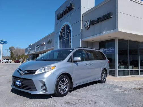 2018 Toyota Sienna XLE