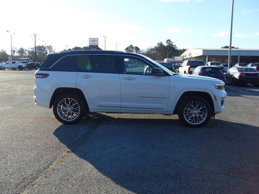 2023 Jeep Grand Cherokee Summit