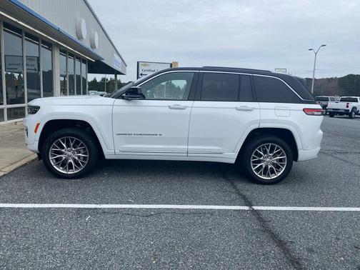 2023 Jeep Grand Cherokee Summit