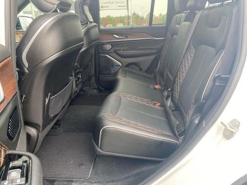 2023 Jeep Grand Cherokee Summit