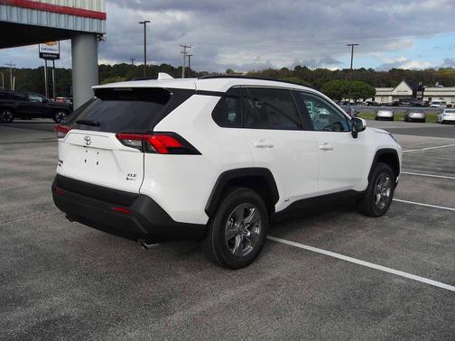 2025 Toyota RAV4 Hybrid XLE