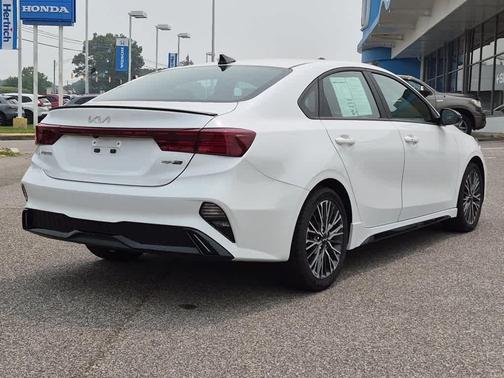 Snow White Pearl 2024 Kia Forte GT-Line