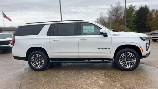 Iridescent Pearl Tricoat 2025 Chevrolet Suburban 4WD Z71