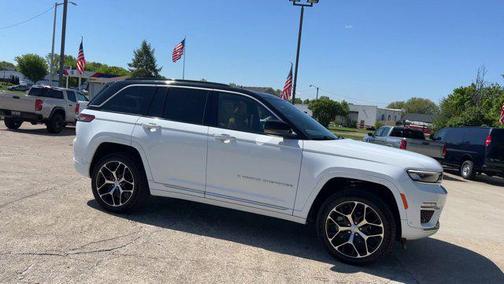Bright White Clearcoat 2024 Jeep Grand Cherokee Summit