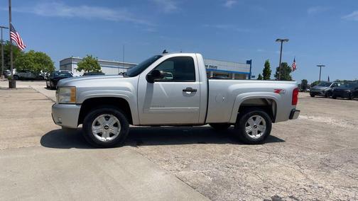Sheer Silver Metallic 2011 Chevrolet Silverado 1500 LT