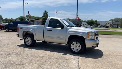 Sheer Silver Metallic 2011 Chevrolet Silverado 1500 LT