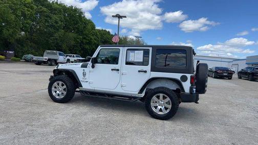 Bright White Clearcoat 2018 Jeep Wrangler JK Unlimited Sahara