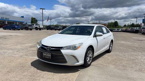 Super White 2017 Toyota Camry LE