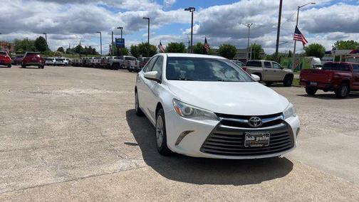 Super White 2017 Toyota Camry LE