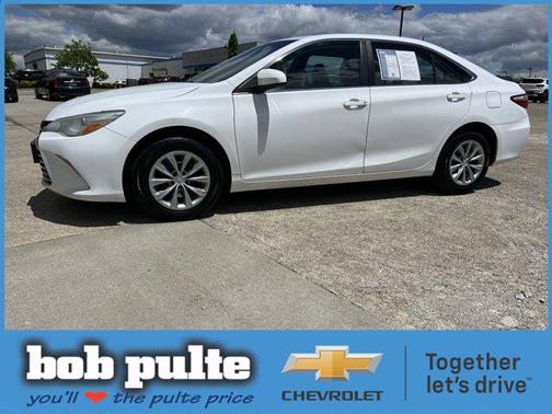 Super White 2017 Toyota Camry LE