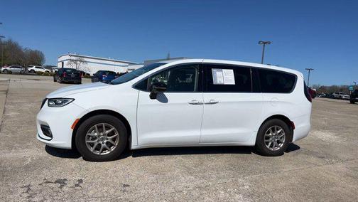 Bright White Clearcoat 2024 Chrysler Pacifica Touring L
