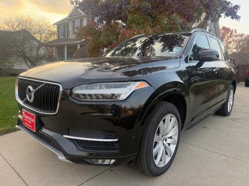 2017 Volvo XC90 T6 Momentum
