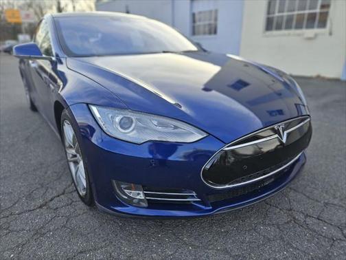 2015 Tesla Model S 90D