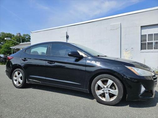 2019 Hyundai ELANTRA SE