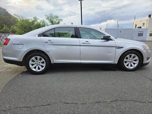 2010 Ford Taurus SE