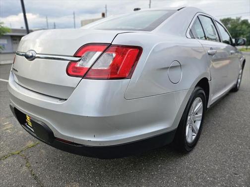 2010 Ford Taurus SE