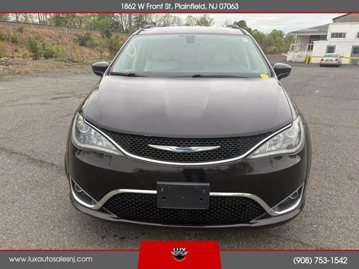 Bronw 2017 Chrysler Pacifica Touring-L