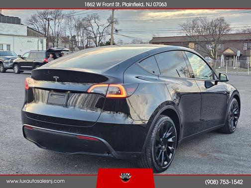 2022 Tesla Model Y Long Range Dual Motor All-Wheel Drive