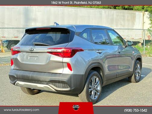 Gray 2021 Kia Seltos LX
