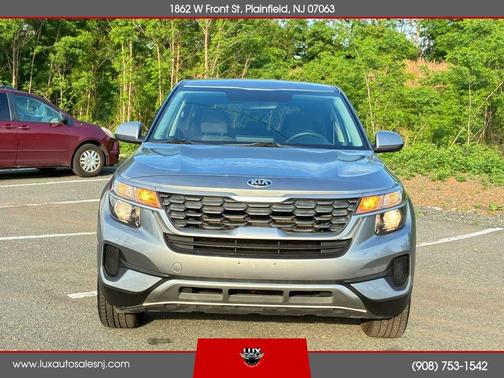 Gray 2021 Kia Seltos LX