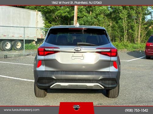Gray 2021 Kia Seltos LX