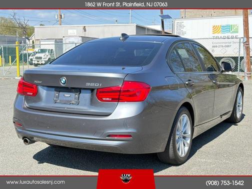 Gray 2018 BMW 320 i