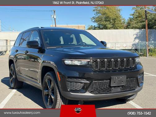 Black 2022 Jeep Grand Cherokee Altitude