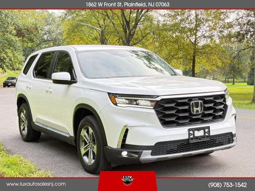 White 2023 Honda Pilot AWD EX-L 8 Passenger