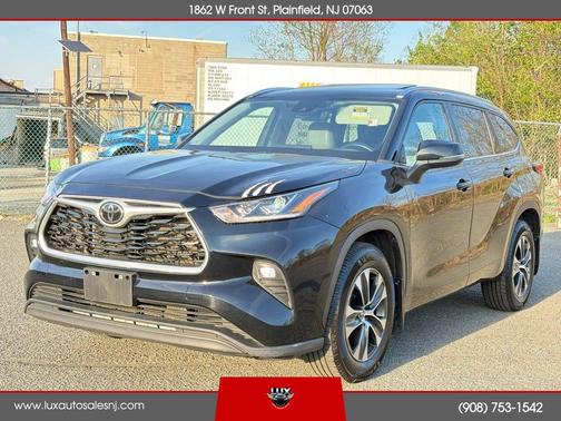 Black 2021 Toyota Highlander XLE
