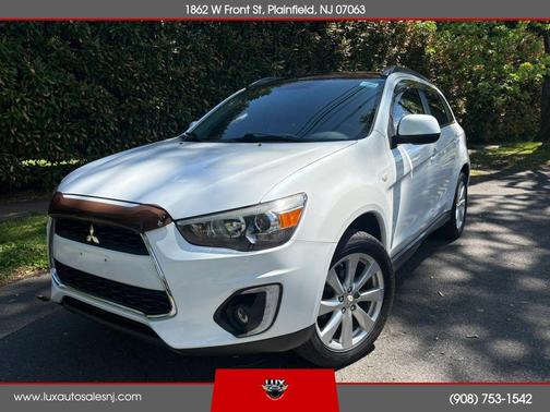 White 2015 Mitsubishi Outlander Sport SE