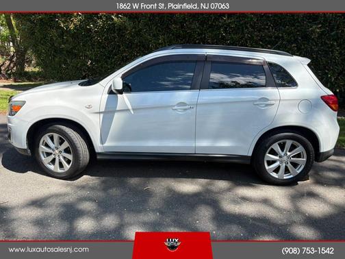 White 2015 Mitsubishi Outlander Sport SE