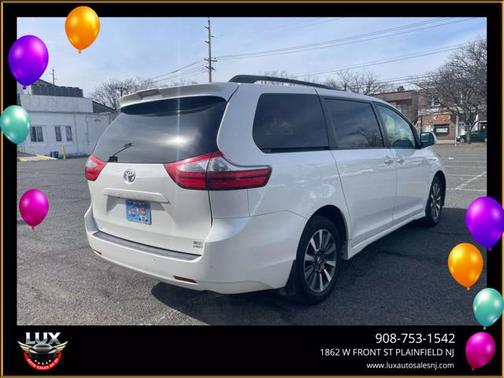 2020 Toyota Sienna XLE