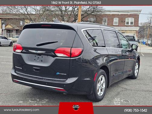 2017 Chrysler Pacifica Hybrid Premium