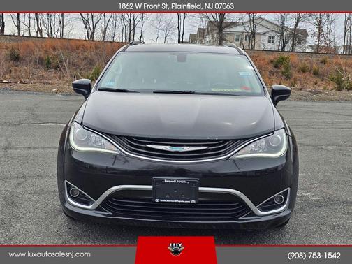 2017 Chrysler Pacifica Hybrid Premium