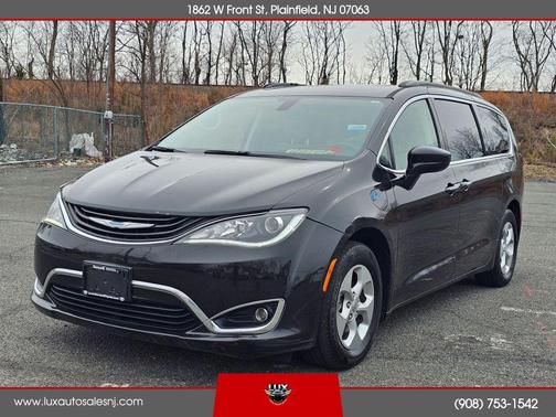 2017 Chrysler Pacifica Hybrid Premium