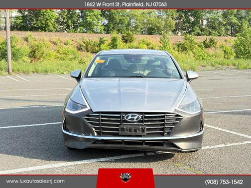 Gray 2022 Hyundai SONATA SE