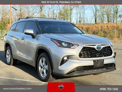 Silver 2023 Toyota Highlander Hybrid LE