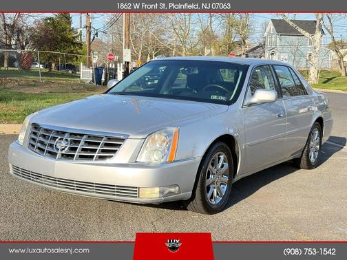 Silver 2009 Cadillac DTS 1SA
